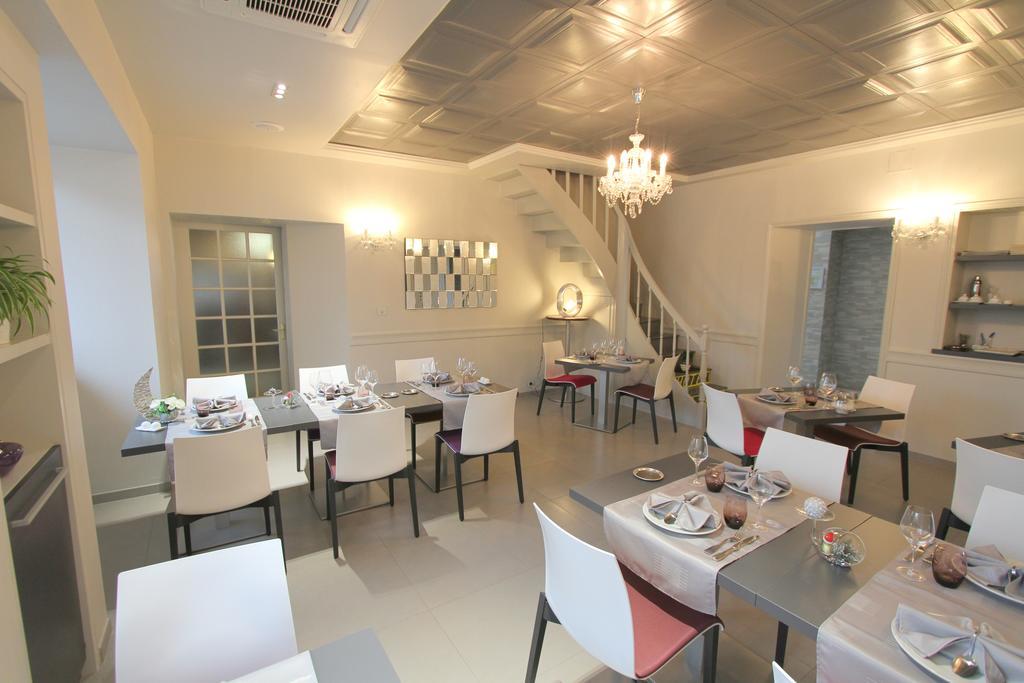 Logis Hotel Restaurant Le Grand Turc LʼOie Buitenkant foto