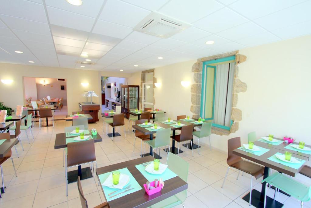 Logis Hotel Restaurant Le Grand Turc LʼOie Buitenkant foto